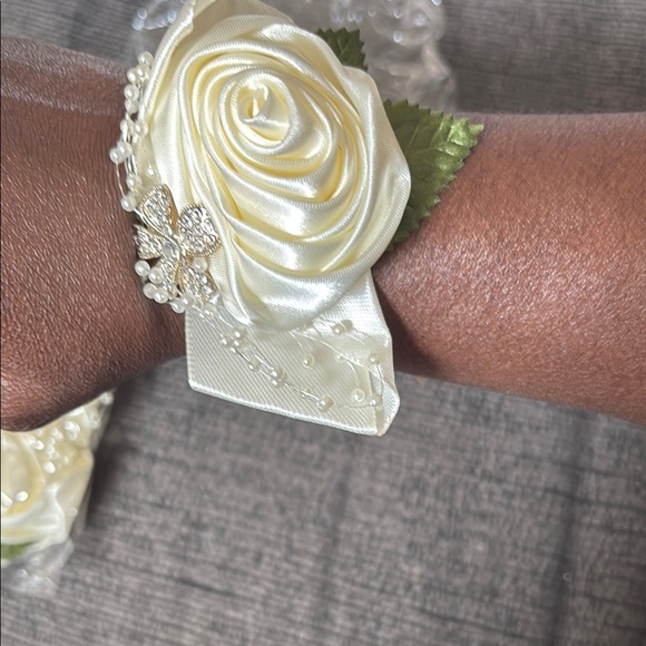 Accessories - Elegant Cream Satin Rose Corsages (set of 6)